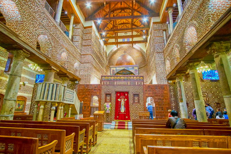 Anda por el Barrio Copto y los templos religiosos