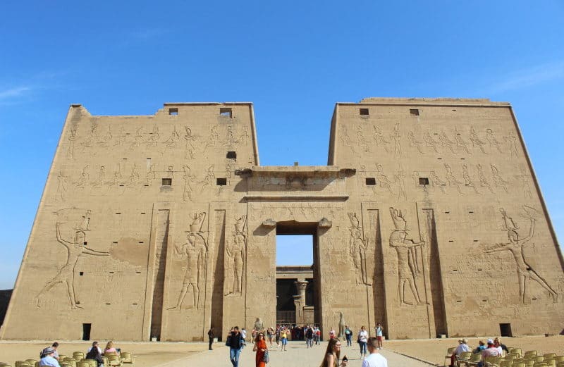 Visita el Templo de Edfu al viajar a Egipto todo incluido